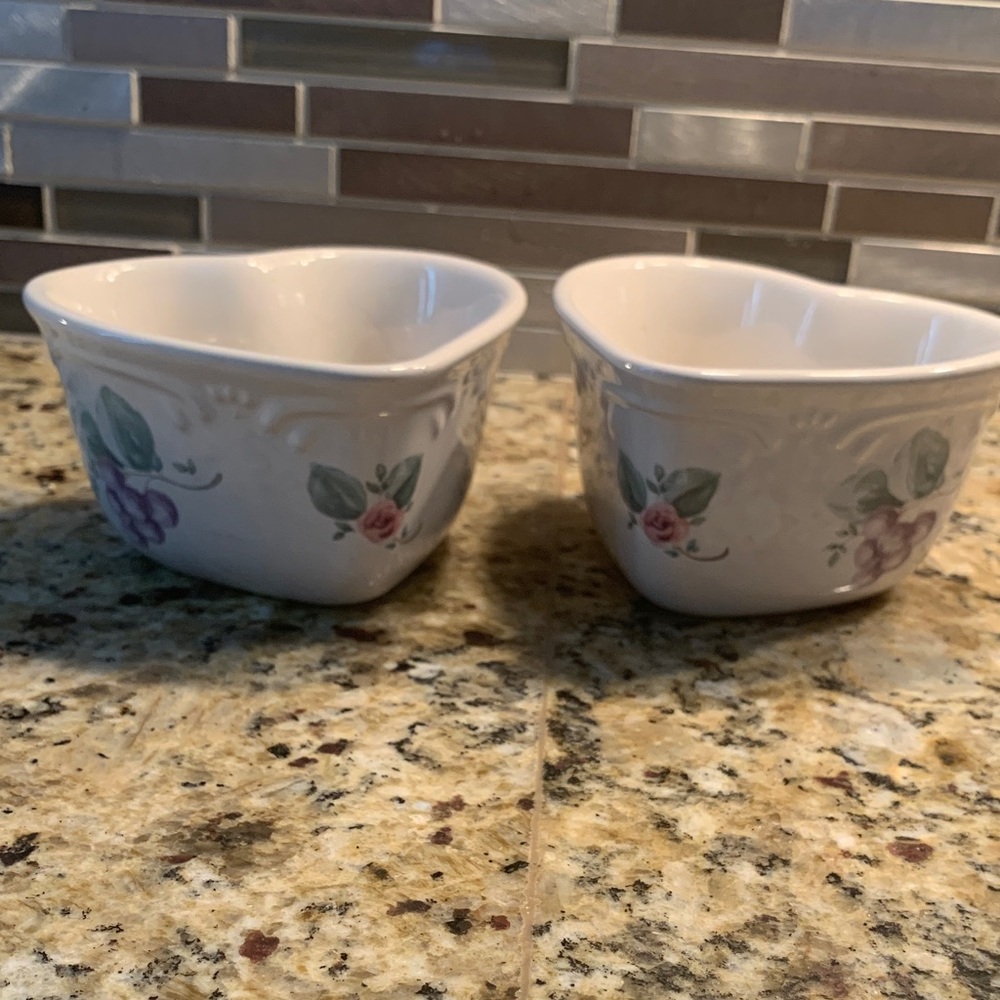 Pfaltzgraff Grapevine Heart-Shaped Ceramic Dish set of 2